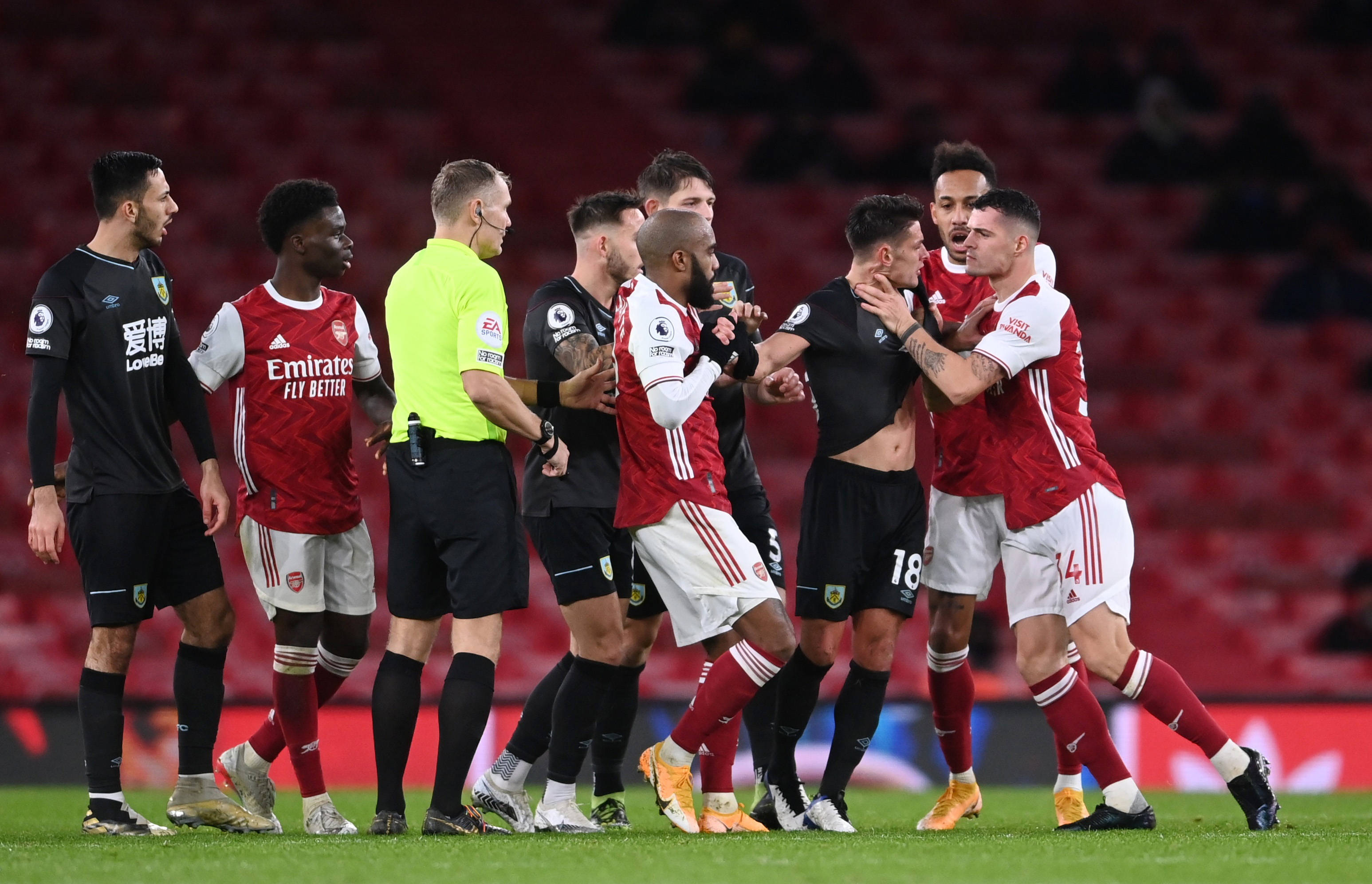 扑中保持了 扑中保持了